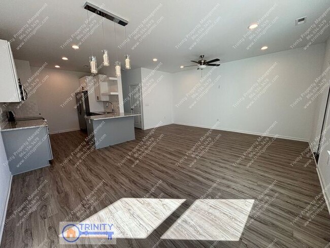 Building Photo - Brand New 3 bed/ 2.5 Bath Duplex Minutes f...