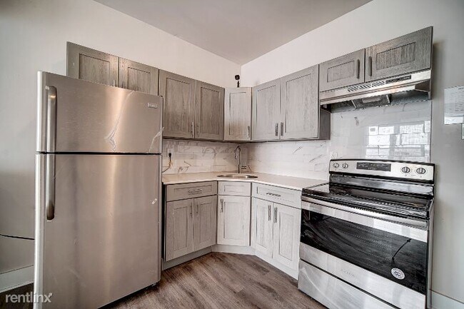 Building Photo - 1 br, 1 bath Townhome - 655 E Wishart St
