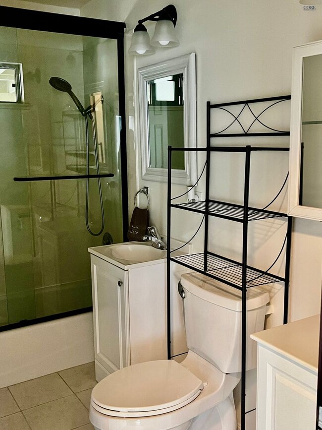 Primary Photo - Hidden Gem with Views! 2 bedroom, 1 bathroom