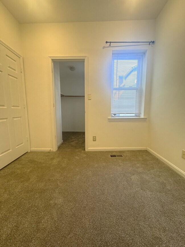 Building Photo - 3BR/1.5BA Historic Townhouse in the Heart of Shaw with Parking