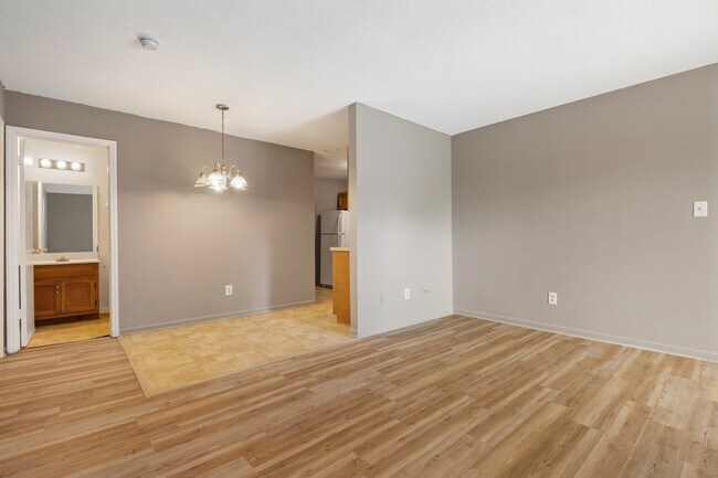 Building Photo - 511 Poplar St
