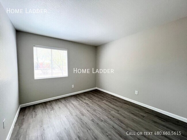 Building Photo - 4959 S Park Ave