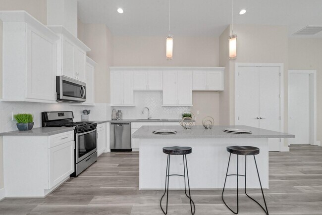 Building Photo - 2504 W Tidwell Rd