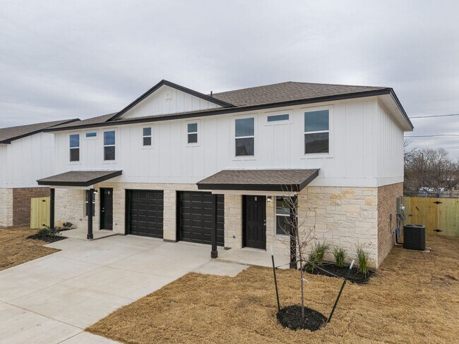 Building Photo - 804 White Meadow Ln