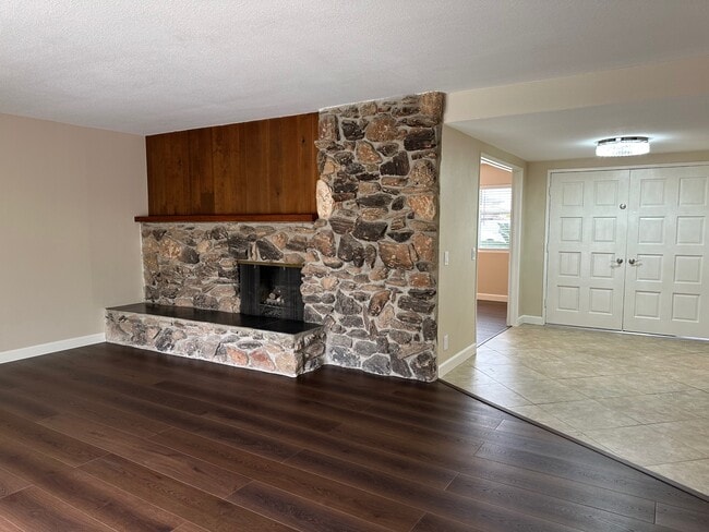 Building Photo - 1393 Scotch Cir