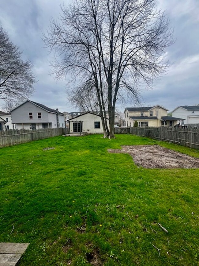 Building Photo - Single Family Home - 2 Beds, 1 Bath- Baldw...