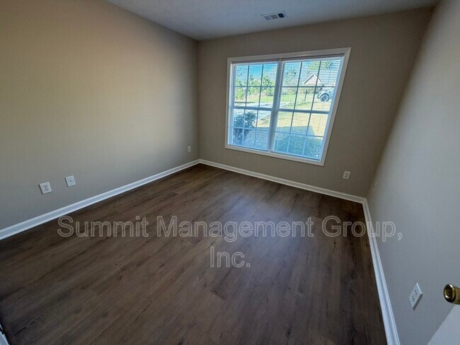 Building Photo - 25 Stephens Way