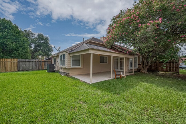 Building Photo - 15827 Beechnut St