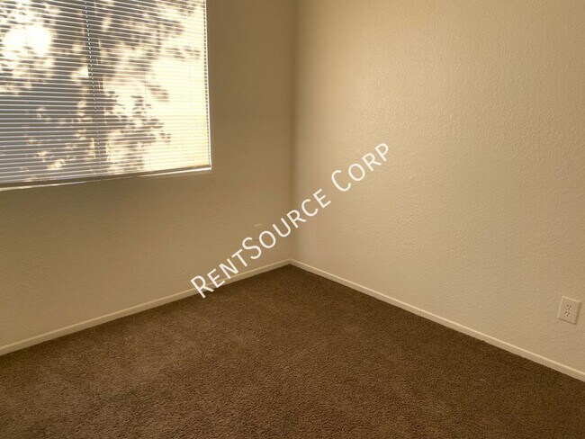 Building Photo - 15582 L St