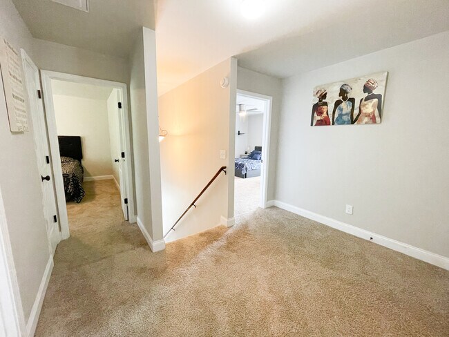 Building Photo - 10 Manzanita Ct