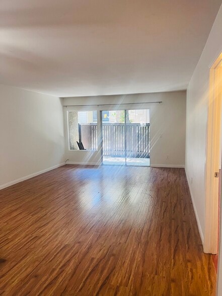 Building Photo - 18350 Hatteras St