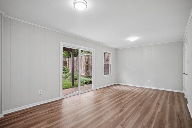 Building Photo - 5128 Cliffhaven Dr