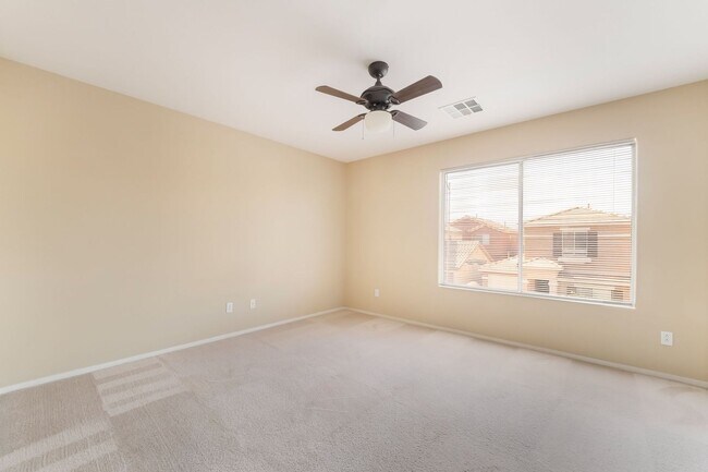 Building Photo - Comfortable Living Near City Conveniences!