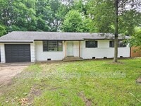 Building Photo - 2000 Nandina Dr