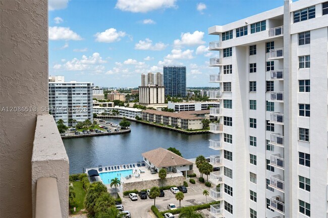 Building Photo - 1865 S Ocean Dr