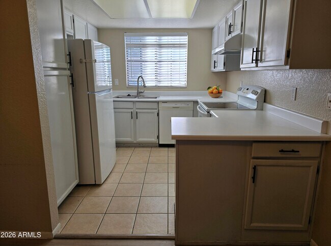 Building Photo - 839 S Westwood