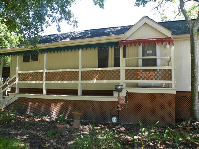 Primary Photo - 703 Clear Lake Rd