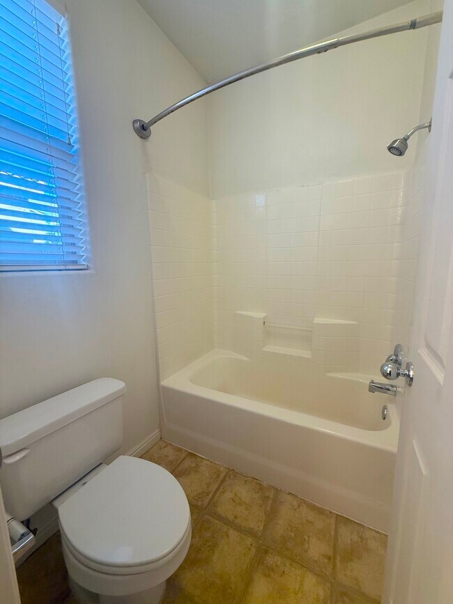 Building Photo - 934 N Slow Creek Ln