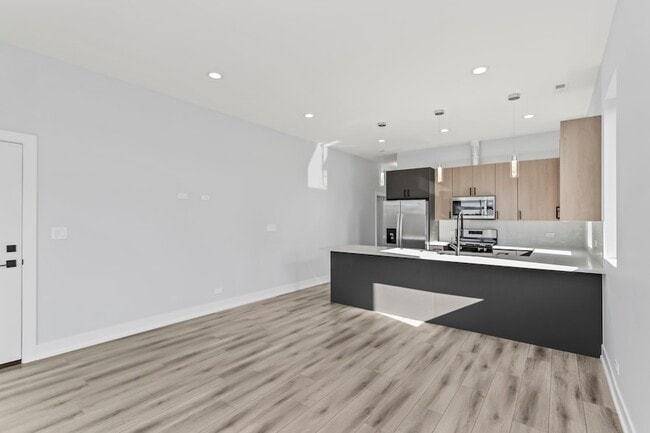Building Photo - 6453 S Ingleside Ave