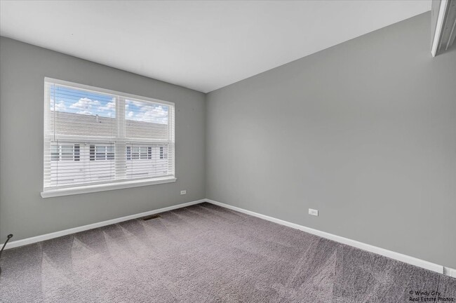 Building Photo - 2571 Hillsboro Blvd