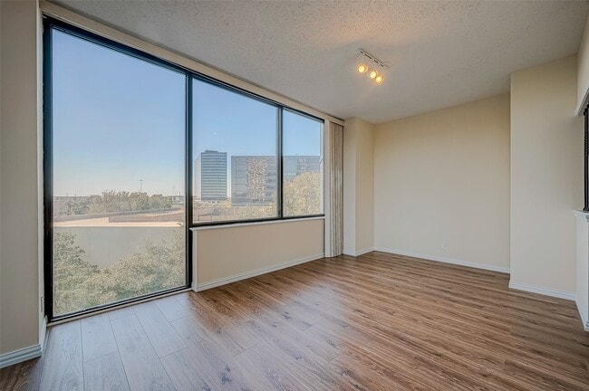 Building Photo - 14 Greenway Plz
