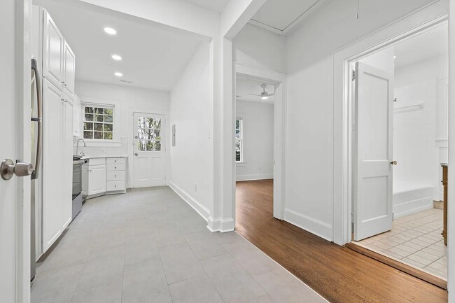 Building Photo - 2112 Crescent Ave