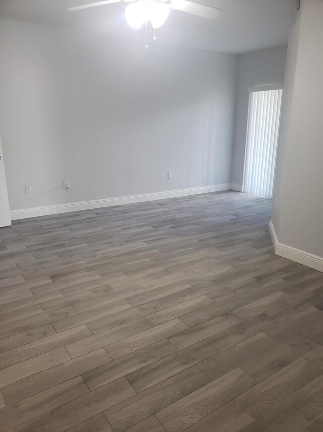 Building Photo - 909 Belmont Pl