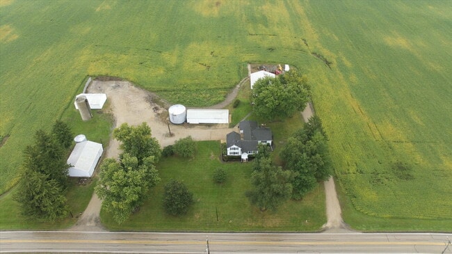 Building Photo - 3-Bed, 1-Bath Country Home in McHenry