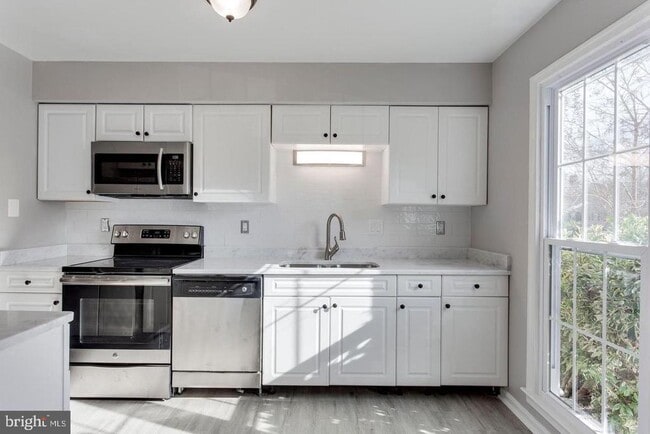 Building Photo - 304 Crescendo Way