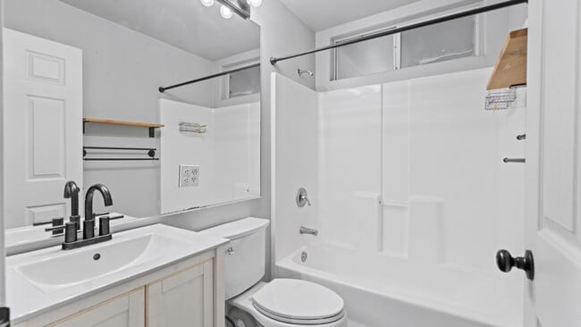 Building Photo - 3 Bedroom home in Winters