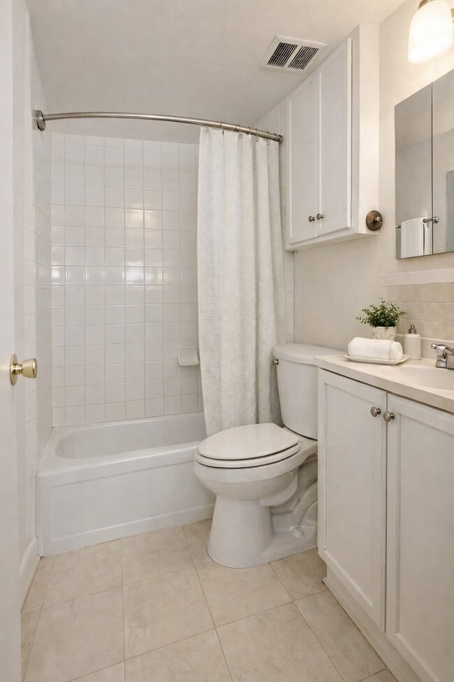 Building Photo - 10818 Long Gate Dr