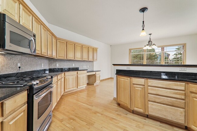 Building Photo - 9621 Shadow Wood Dr