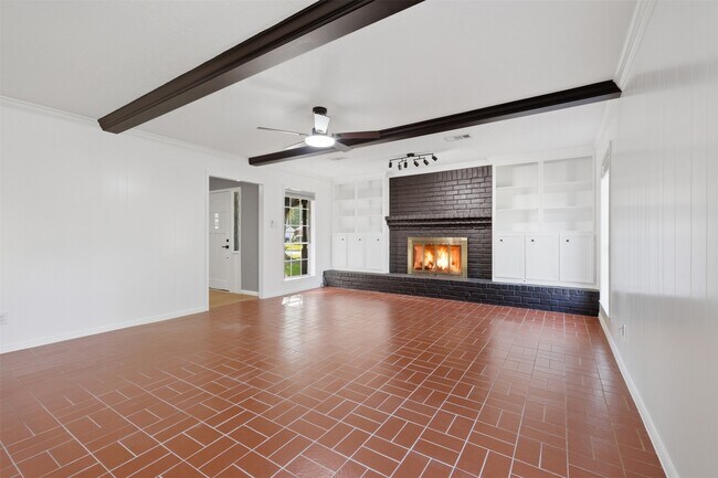 Building Photo - 3930 Cypress Hill Dr