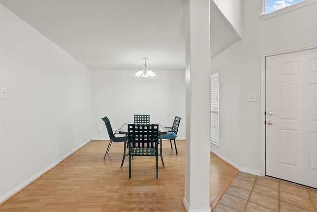 Building Photo - 1617 Gaylord Dr