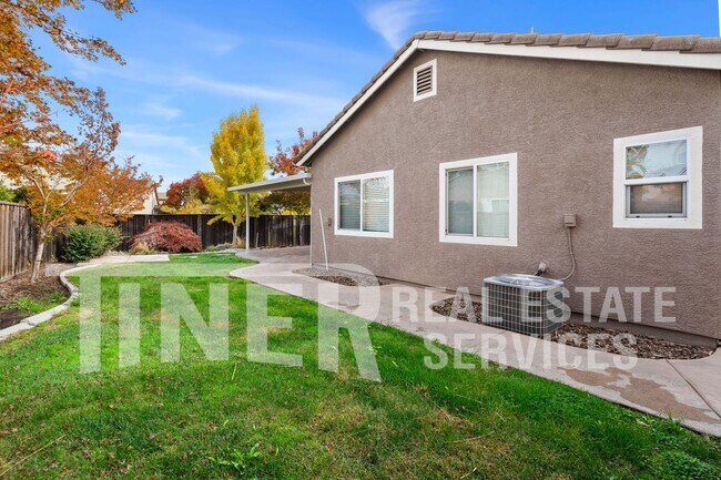 Building Photo - 4 Bedroom Elk Grove Home in Desireable Sch...