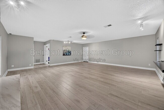 Building Photo - 7606 Waunatta Ct