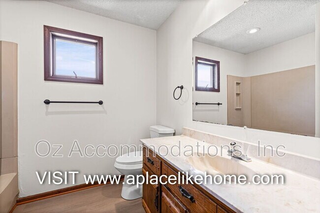 Building Photo - 1105 Jeff Cir