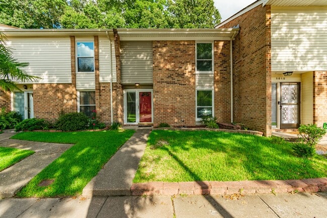 Building Photo - Virginia Beach Townhome