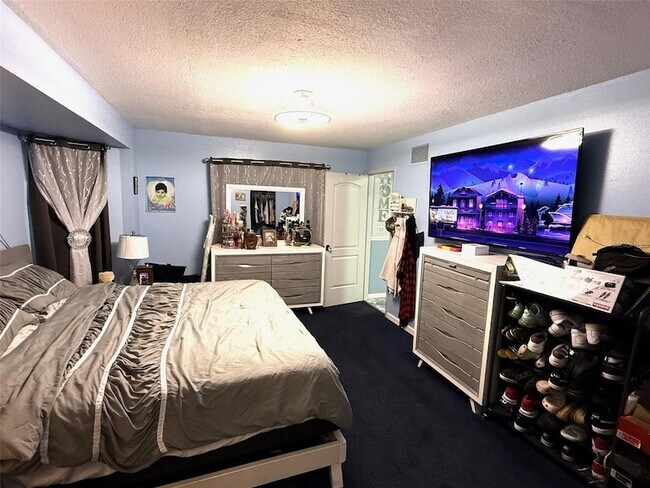 Building Photo - 2122 Winningway St