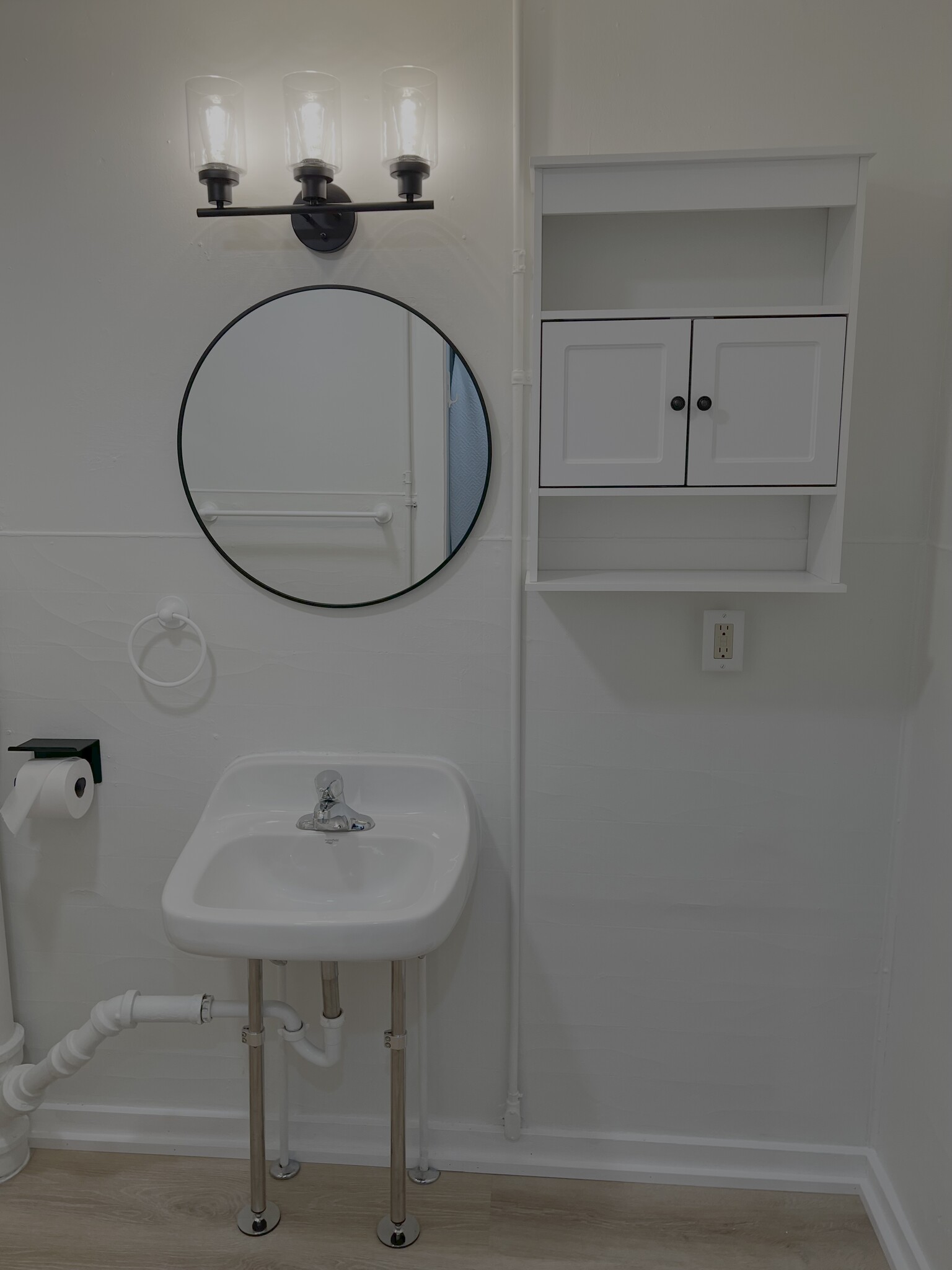 Building Photo - 113 1/2 Main St E