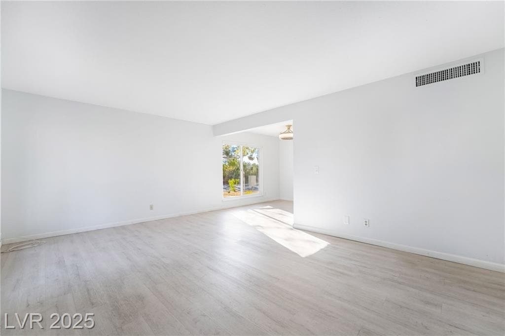 Building Photo - 3141 Pinehurst Dr