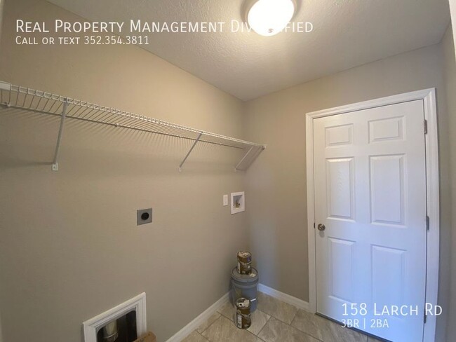 Building Photo - 158 Larch Rd