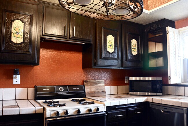 Building Photo - 2101 E 21ST St