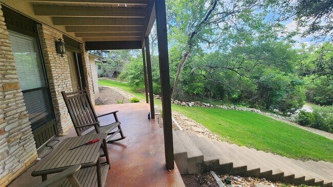 Building Photo - 1403 Canoe Brook Dr