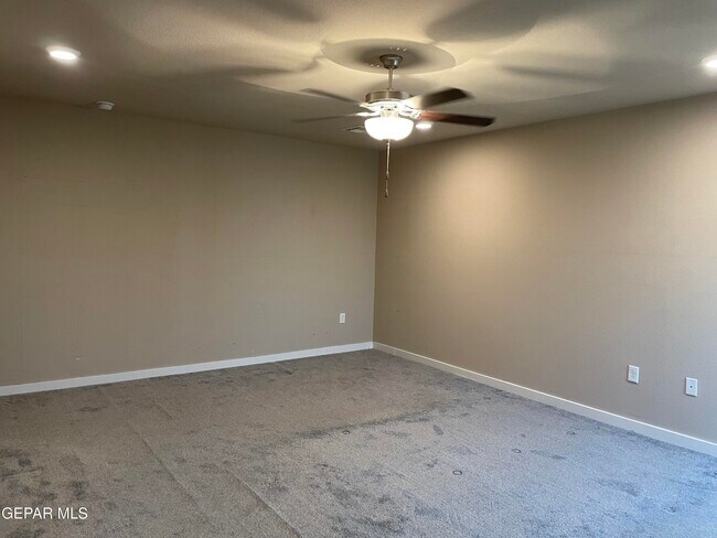 Building Photo - 15117 Design Ct