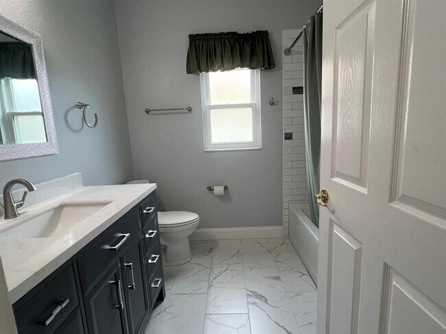 Building Photo - 3535 Somerset Cir