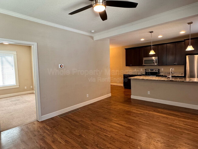 Building Photo - 2118 E 21st Ave