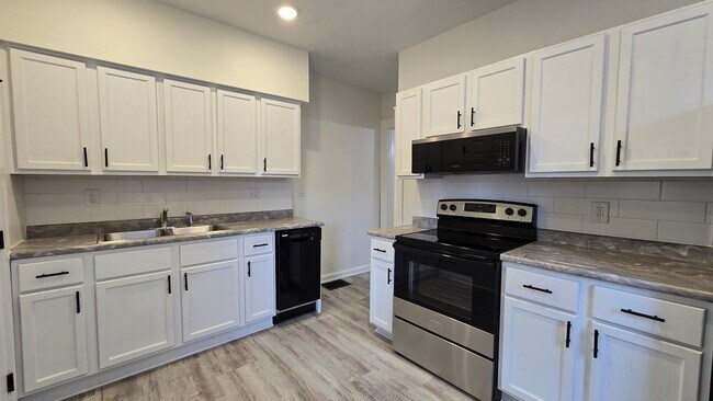 Building Photo - Fully Remodeled Historic Garfield Park Cha...