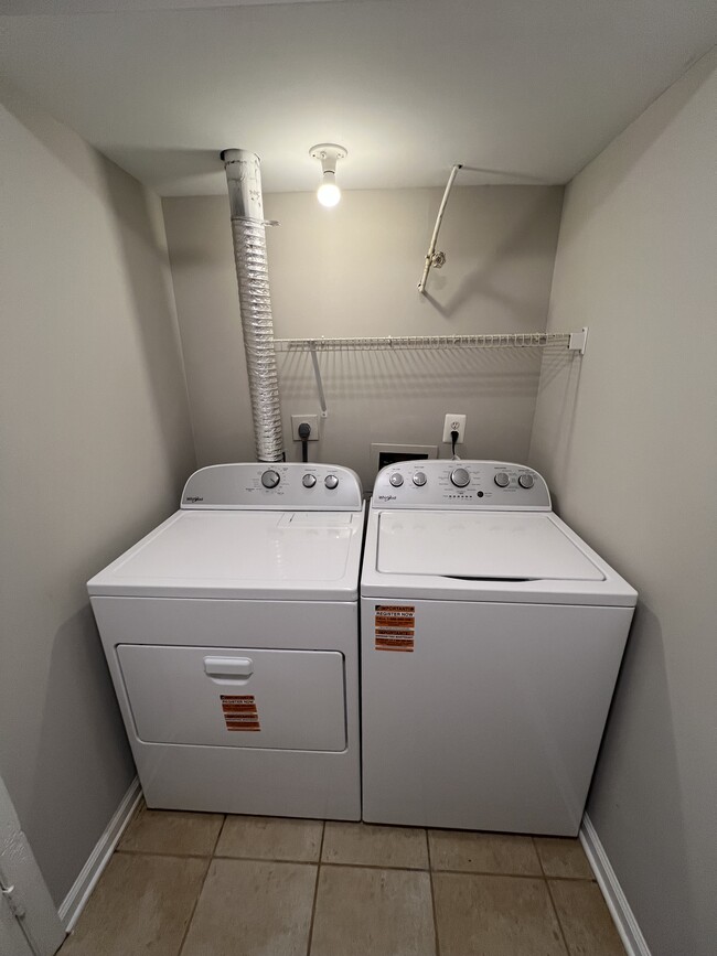 Building Photo - 5102 Spring Branch Blvd