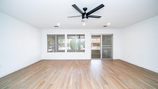 Building Photo - 14044 N Cameo Dr